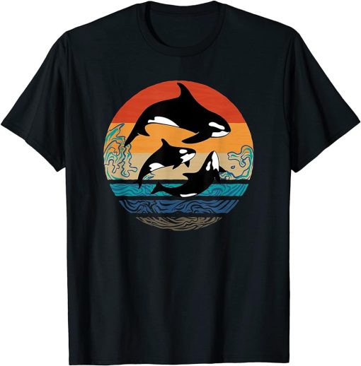 Orcas - killer whale family at sunset in the ocean vintage T-Shirt